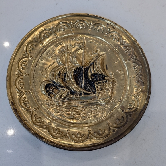 Vintage 1960 wall ship plates brass made in England - Picture 3 of 12